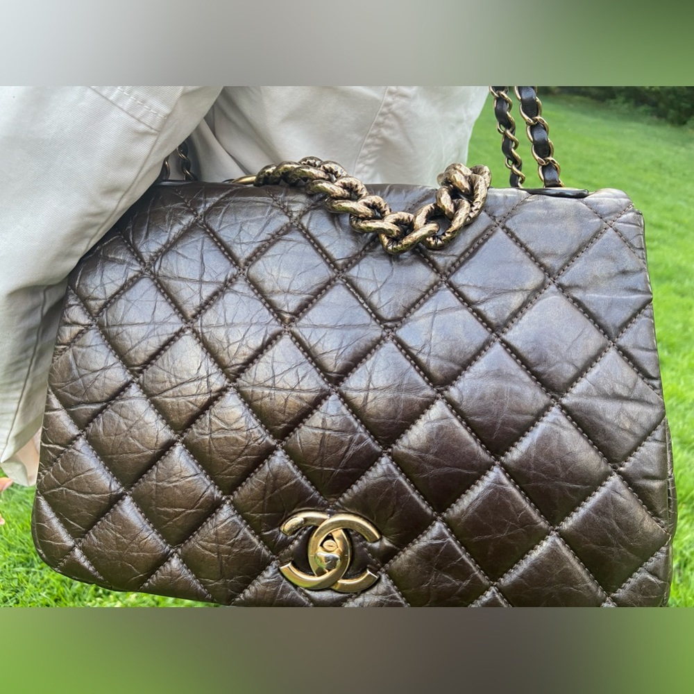 CHANEL Quilted Shoulder Bag in Dark Brown with Gold Hardware - Picture 15 of 16